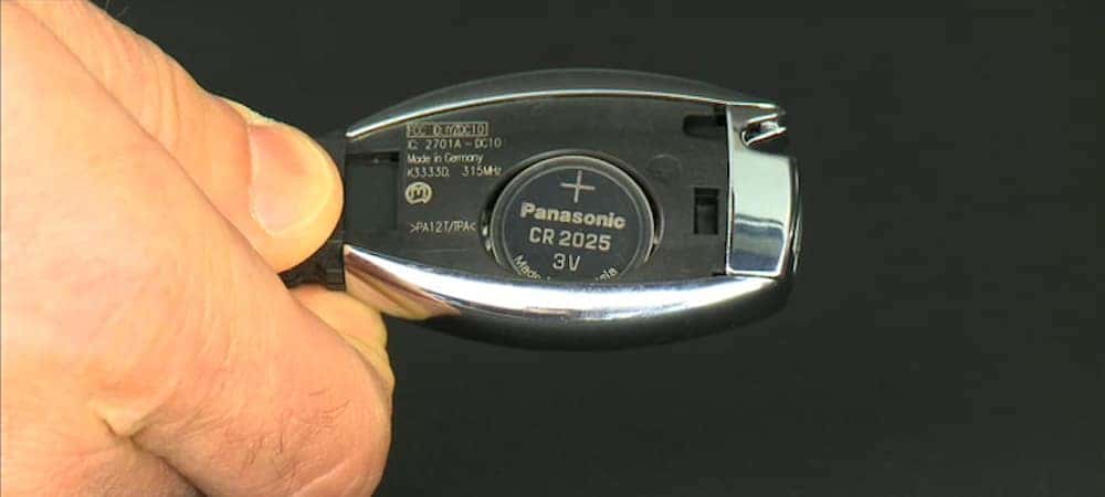 Change your Mercedes Benz Key Fob Battery in Less than 60 Seconds! - DIY # mercedes #mercedesbenz 