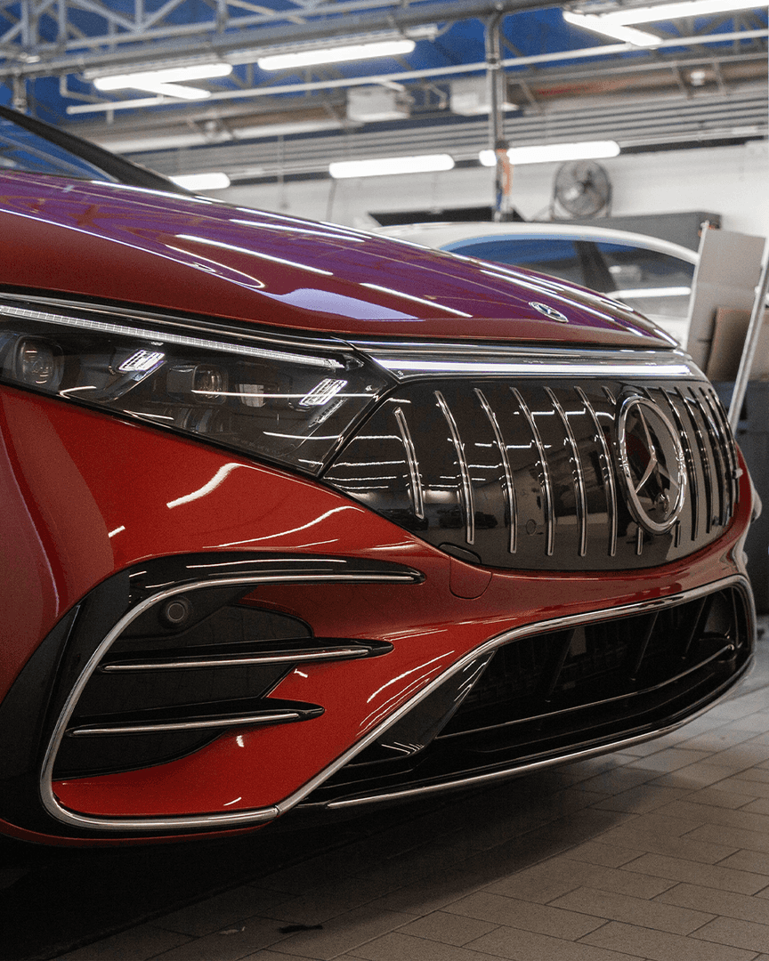 AMG® EQE Sedan: the AMG®-specific grille