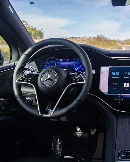 2026 EQS SUV MBUX Hyperscreen infotainment system