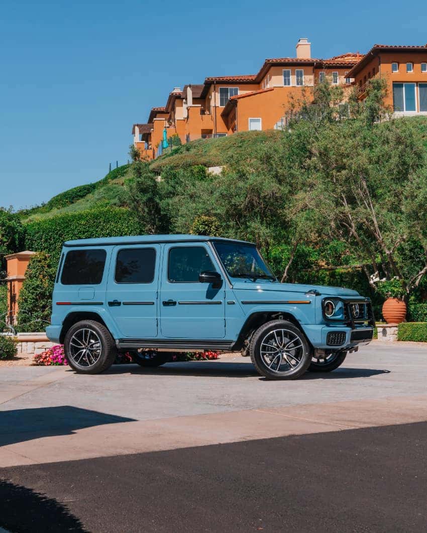 2026 G 550 MANUFAKTUR paint options including Desert Sand and South Sea Blue Metallic