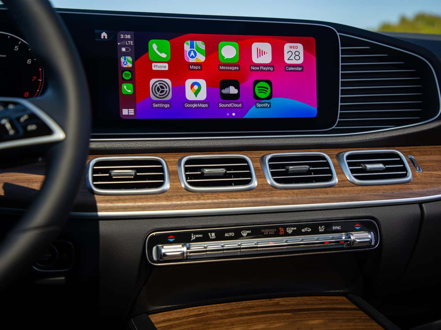2026 GLE SUV seamless smartphone integration with wireless Apple CarPlay and Android Auto