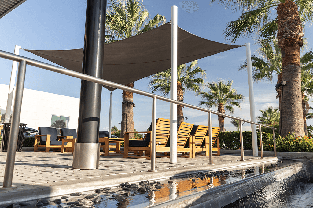 Indoor/Outdoor Guest Lounge