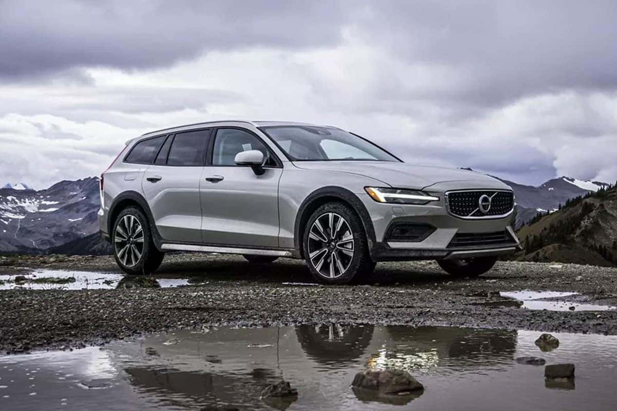 2019 Buick Regal Tourx Vs 2020 Volvo V60