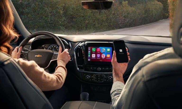 2023 Chevy Traverse interior infotainment Apple CarPlay