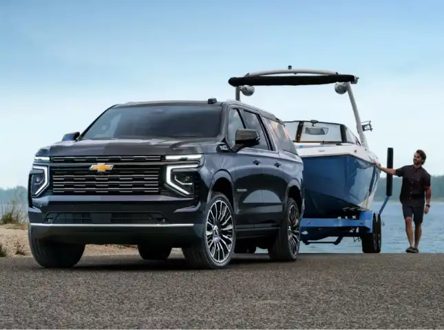 Chevrolet truck using HD Surround Vision for towing