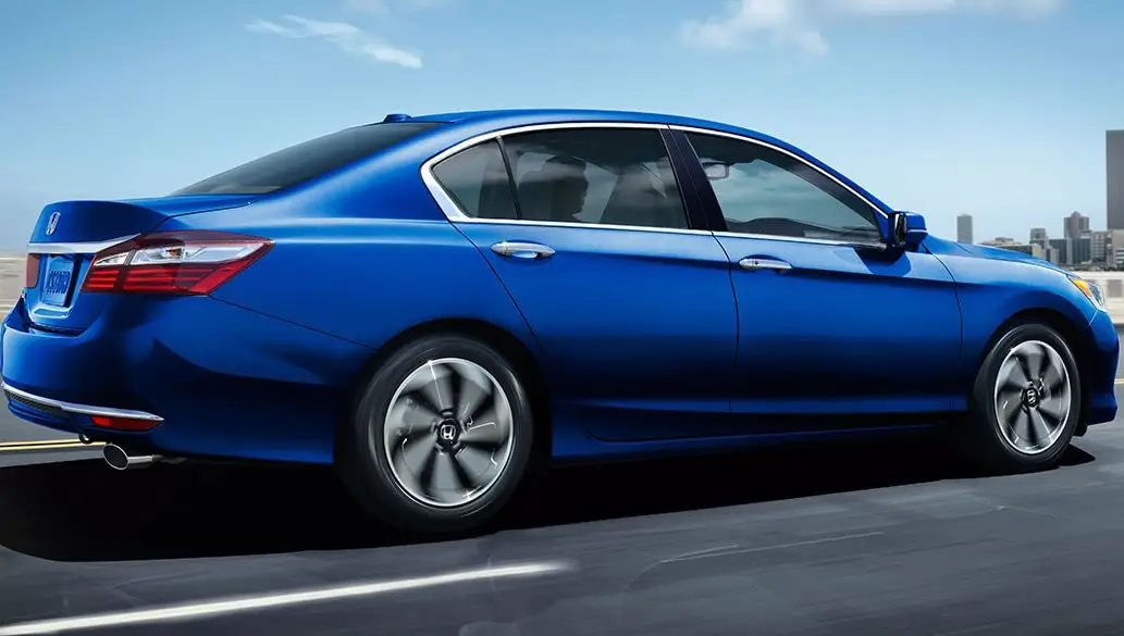 What do the 2017 Honda Accord Hybrid Reviews Say?