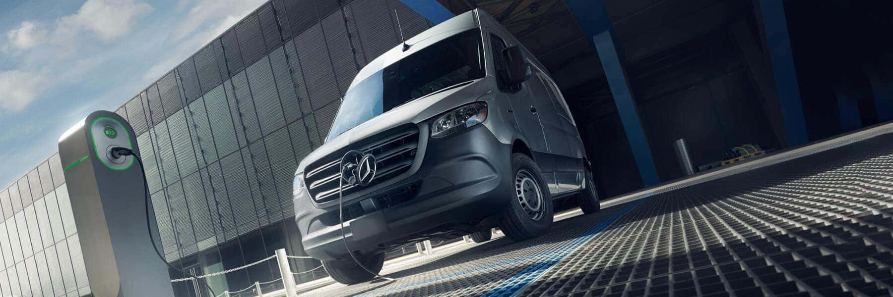 Mercedes-Benz eSprinter Custom Hero