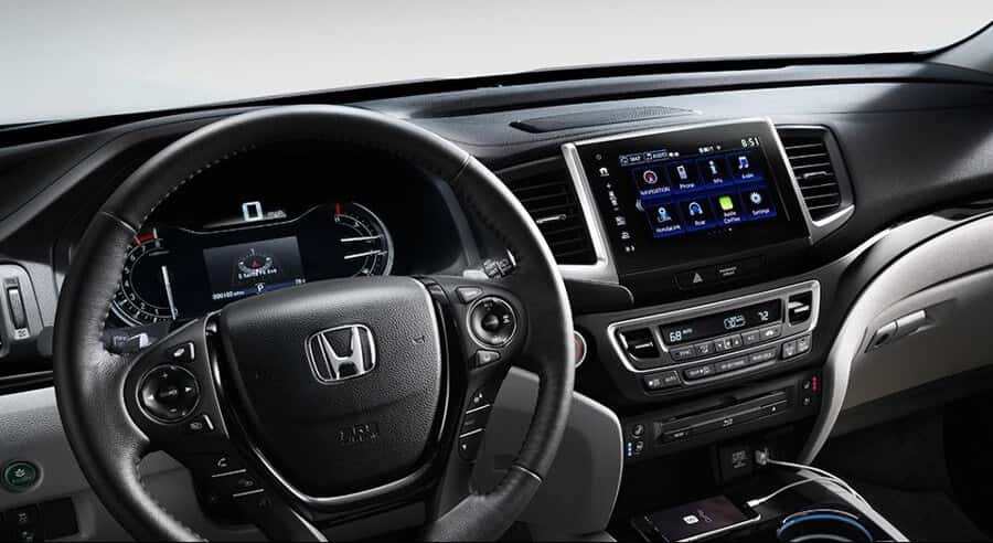 Experience Enhanced Technology in the 2017 Honda Pilot