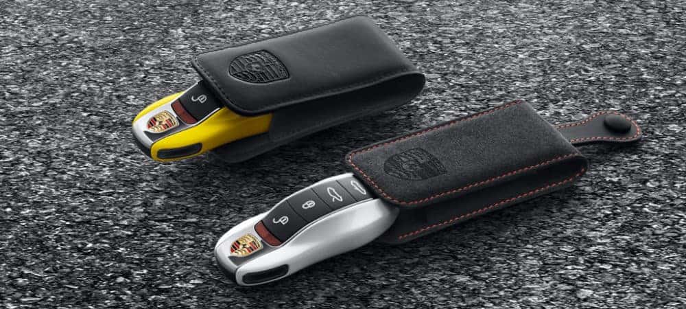 Weigering iets Wapenstilstand How to Change Your Porsche Key Fob Battery | Porsche Fremont