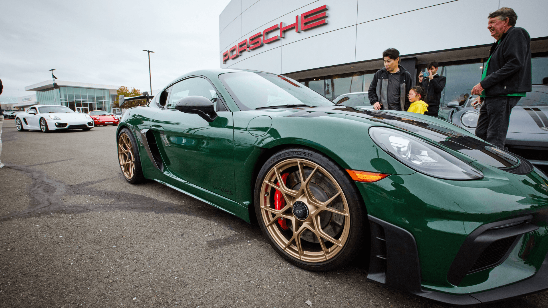 新品 ☆  ☆ サツメッサ グリーン　プレート&ボウル 各2点 Porsche Fremont Hosts Halloween Cars, Coffee & Candy | Porsche Fremont