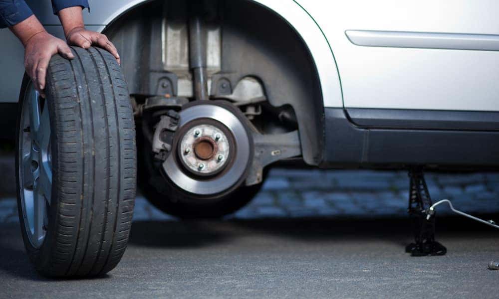 Mechanic Rolling Tire