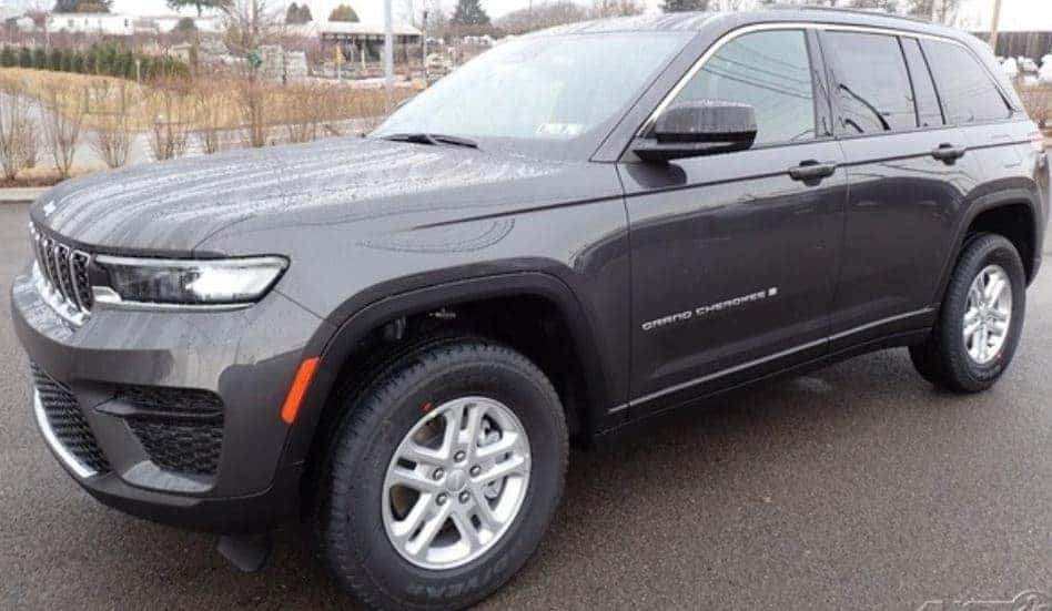 2025 JEEP GRAND CHEROKEE LAREDO 4X4- Loyalty Lease For $399/MONTH!*