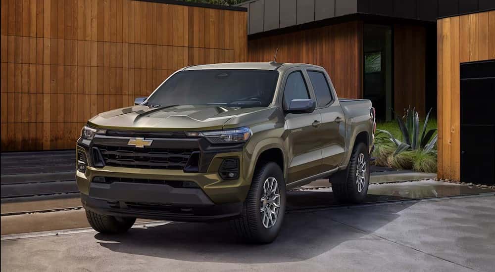 A green 2025 Chevy Colorado for sale near Knoxville is parked.