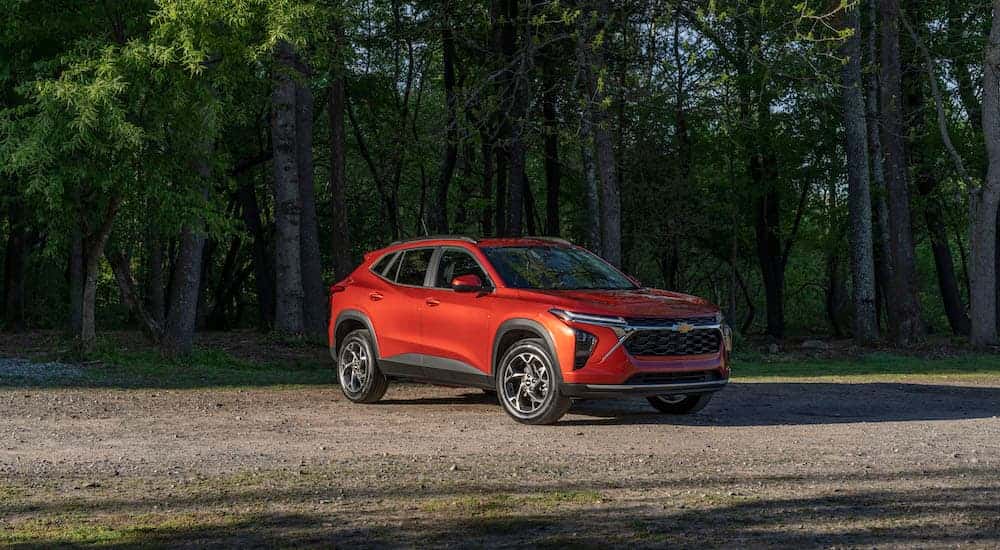 An orange 2025 Chevy Trax for sale near Knoxville from the front.