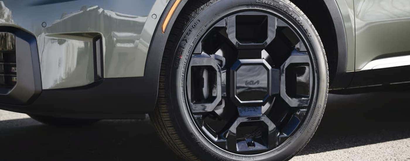 Black rim and tire on a 2025 Kia Sorento