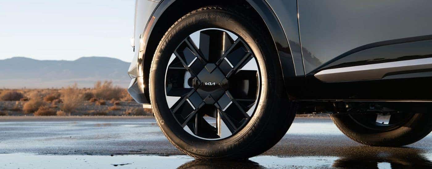 Close up of a wheel and tire on a gray 2026 Kia Sportage Hybrid.