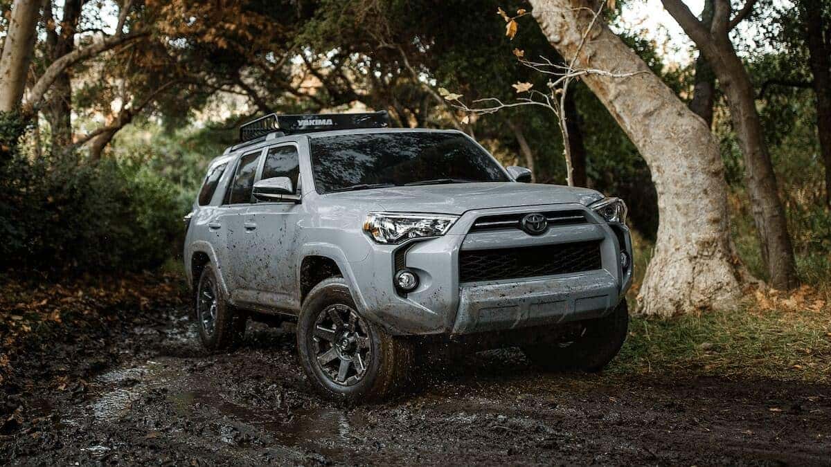 How does the 2021 Toyota 4Runner compare to the 2021 Ford Bronco ...