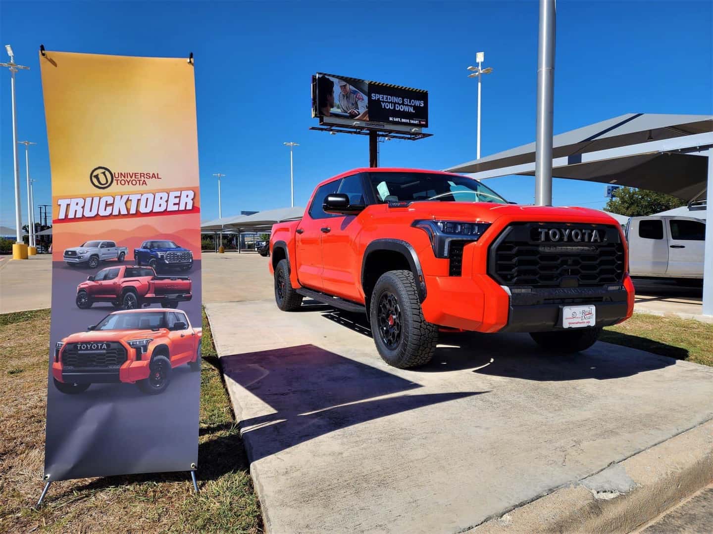 2023-toyota-tundra-review-pricing-and-specs-universal-toyota