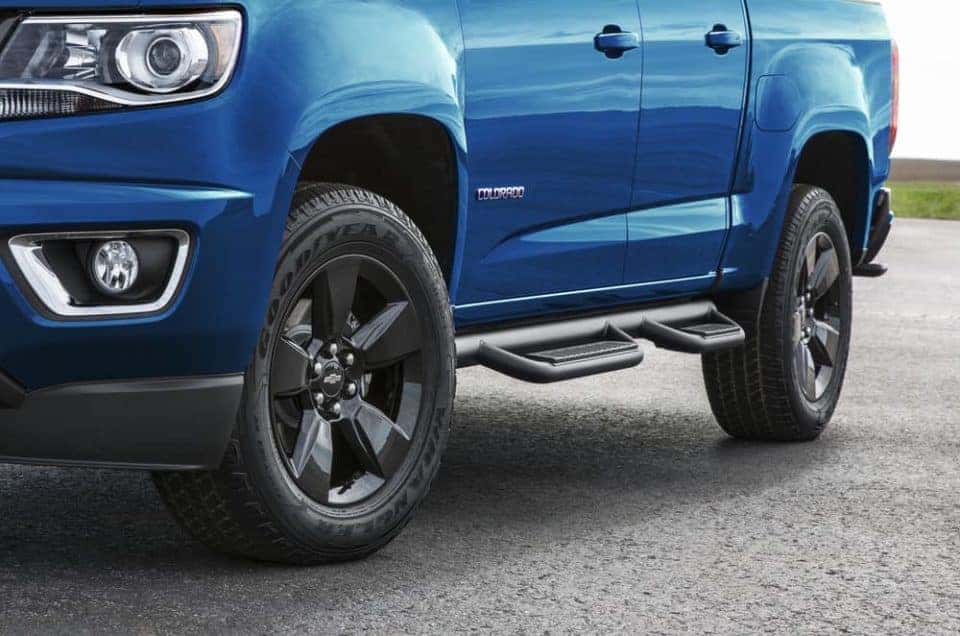 A blue 2021 Chevrolet Colorado from the left headlight to the tires.