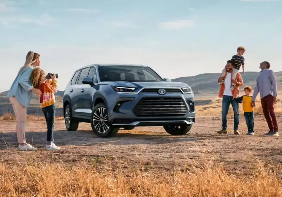 Experience Luxury with the 2024 Toyota Grand Highlander Platinum near ...